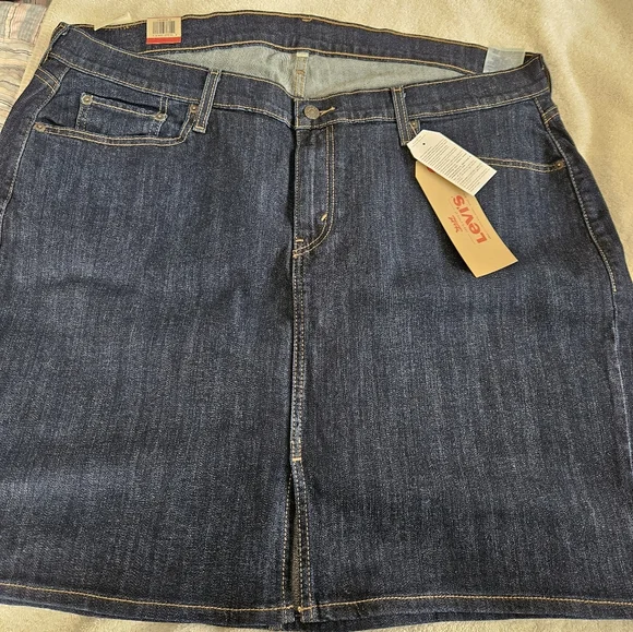 NWT- Levi's skirt - Picture 4 of 6